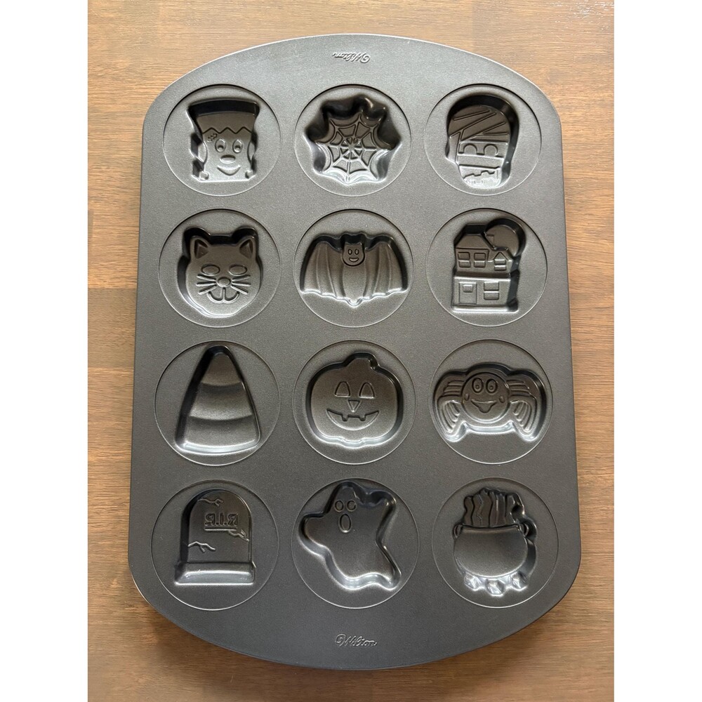 Wilton Halloween 12-Cavity Cookie Pan Non-Stick
